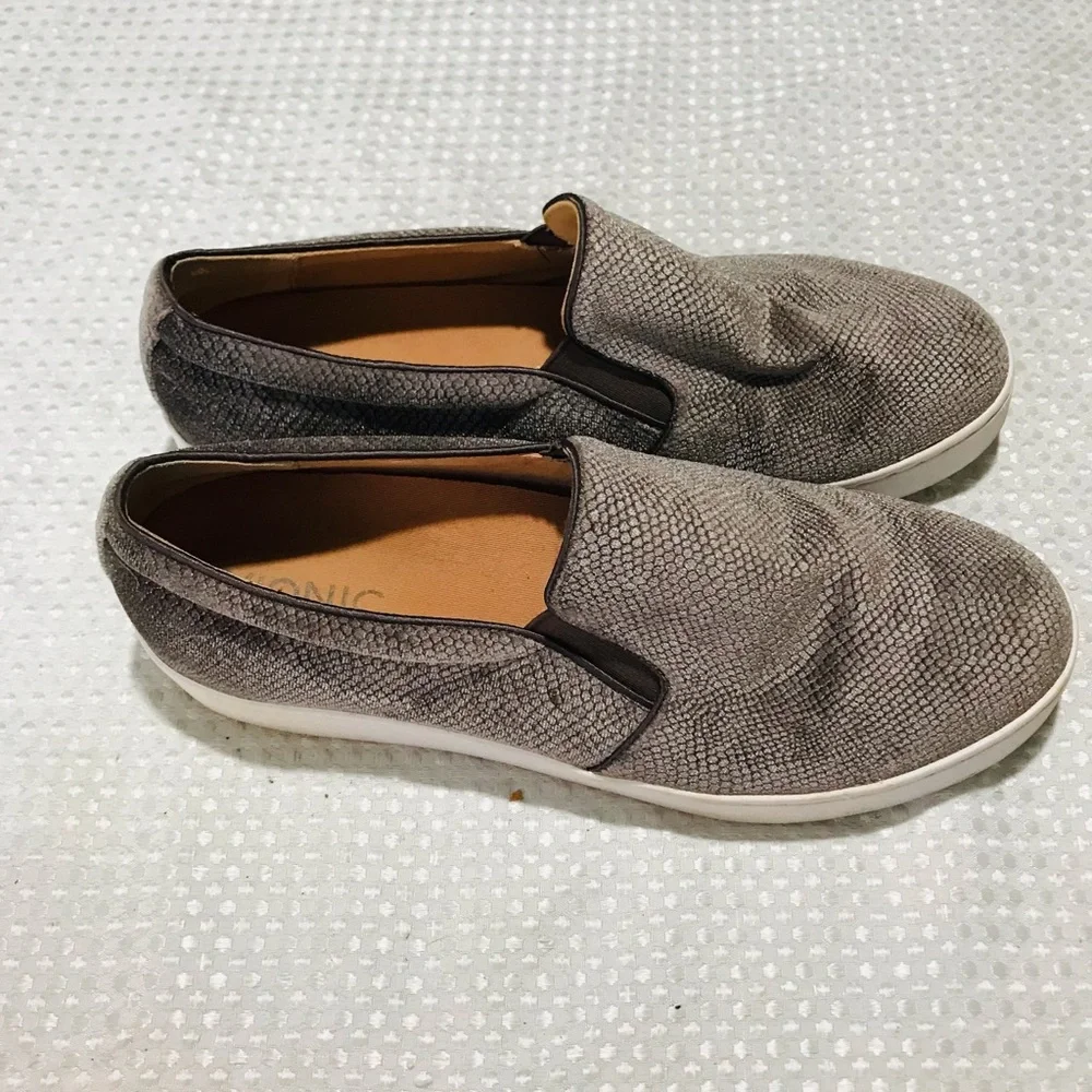 Vionic sneakers‎